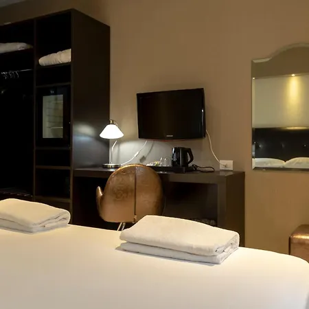 Napolit'amo Medina Hotell